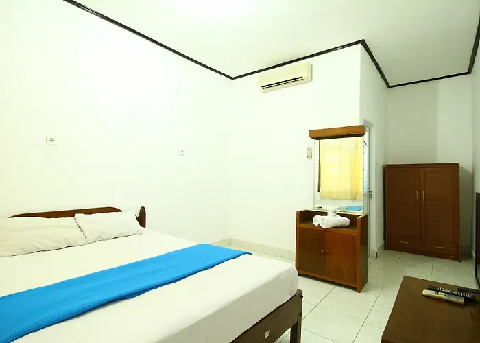 Dua Dara Kuta Hotel 2*