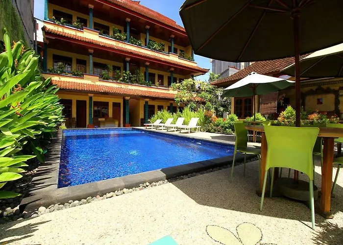 Dua Dara Kuta 2* Legian