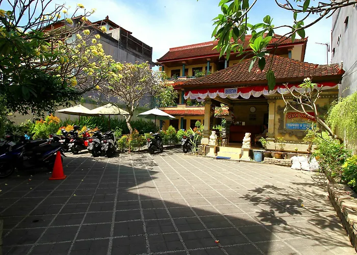 Dua Dara Kuta Hotel 2*