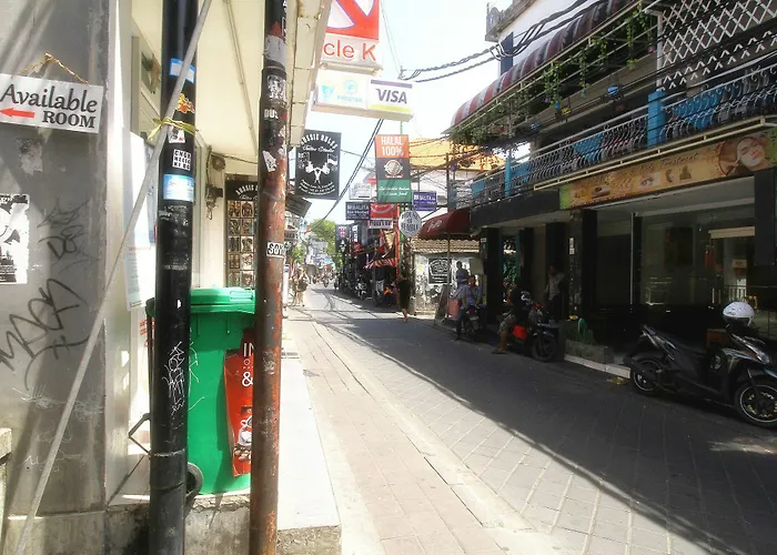 Dua Dara Kuta 2* Legian